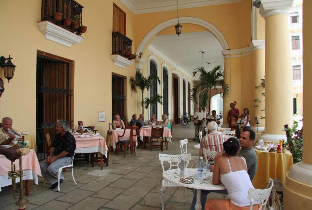 Cuba-Havana-Santo-angel-restaurant-patio-dining