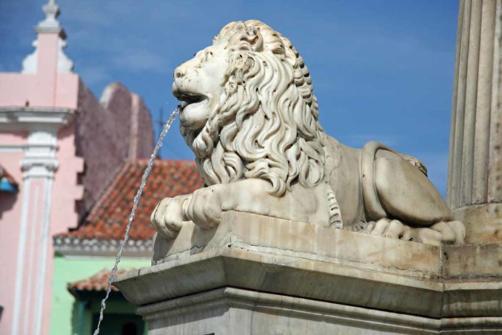 Cuba-Havana-fountain-lion-main-square