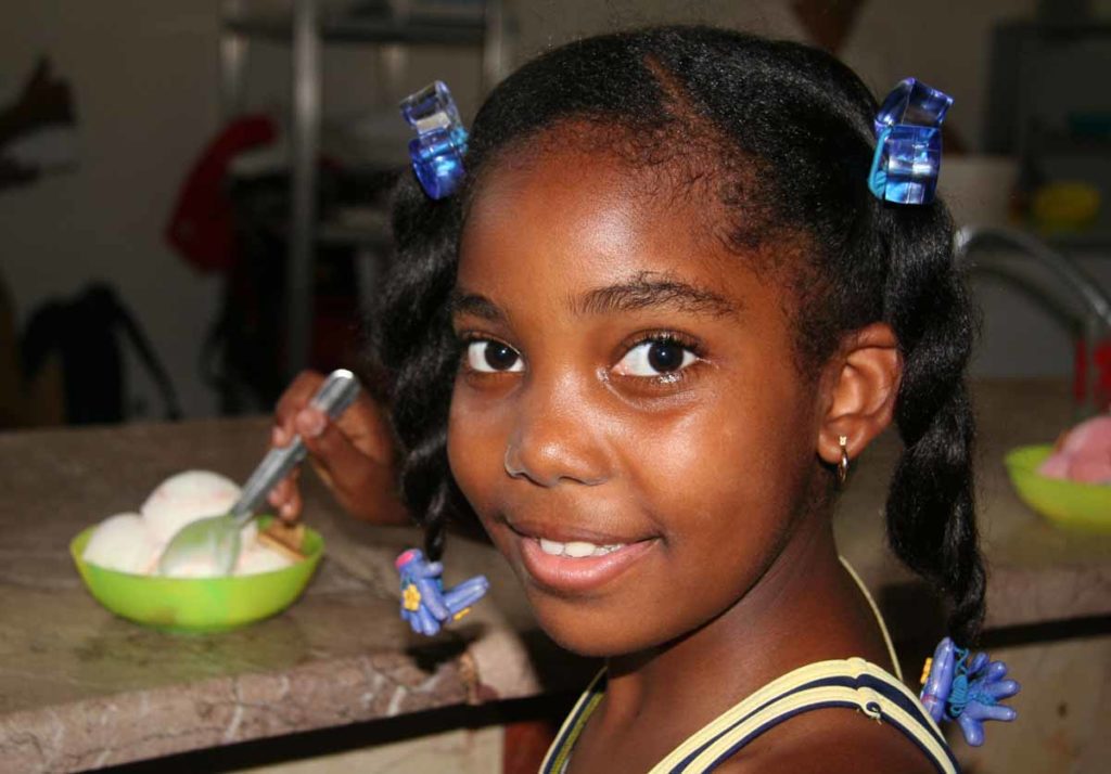 Cuba-Havana-Coppelia's-ice-cream-little-girl