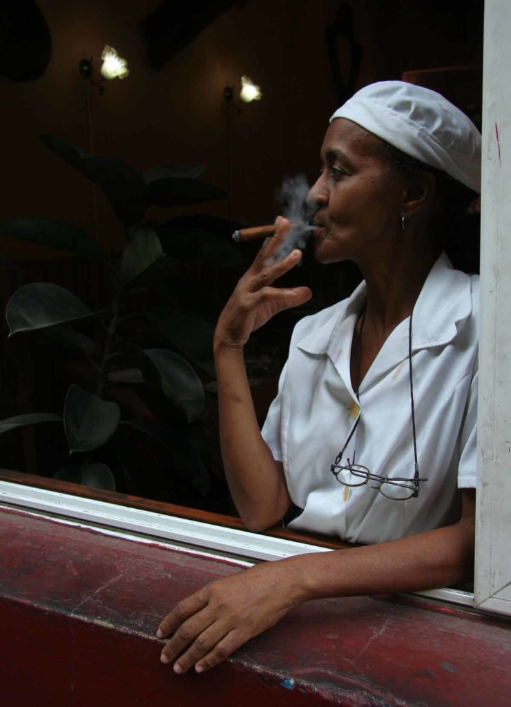 Cuba-Havana-woman-smoking-in-window