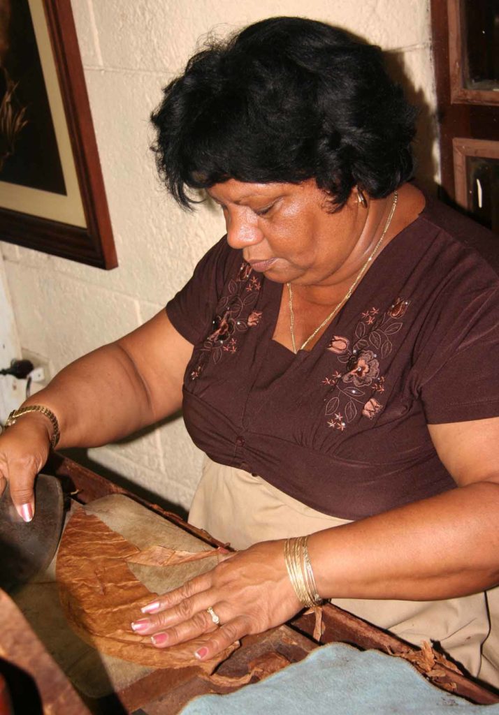 Cuba-Havana-cigar-maker