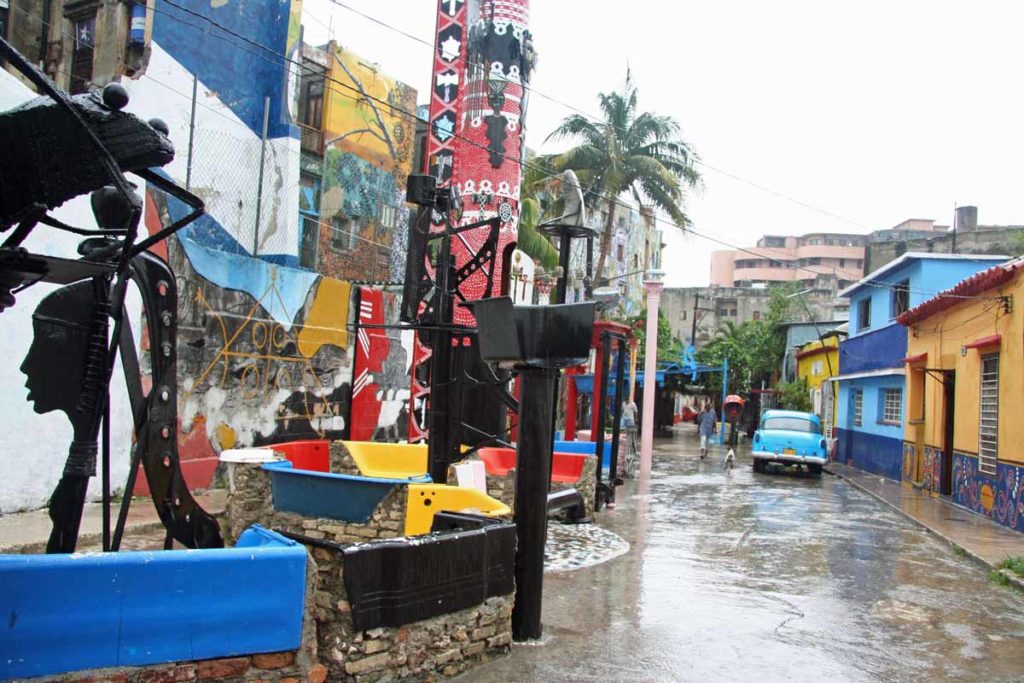 Cuba-Havana-Callejón-de-Hamel-street-view