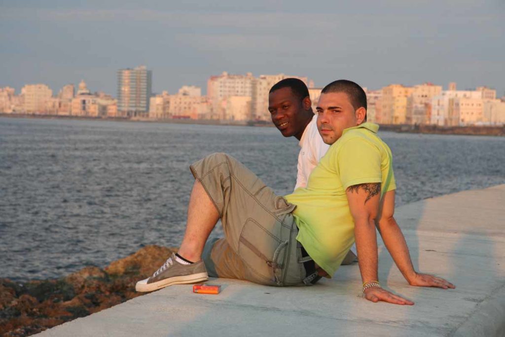 Cuba-Havana-malecon-dusk-two-men-relaxing