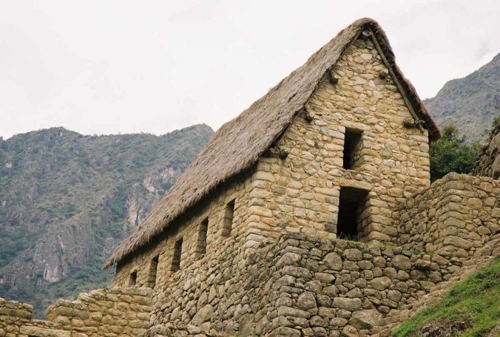 Peru-Machu-Picchu-stone-hut