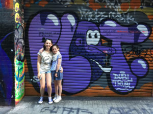 melbourne-hosier-lane-wall-art-two-girls-posing