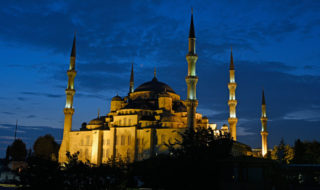 istanbul-blue-mosque-at-night