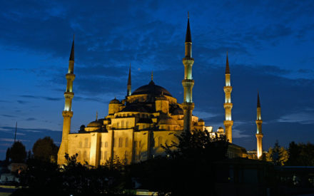 istanbul-blue-mosque-at-night