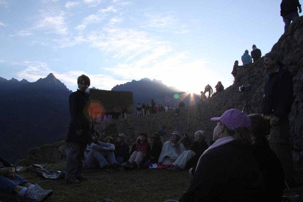 Peru-Machu-Picchu-sunrise-light-first-appearing