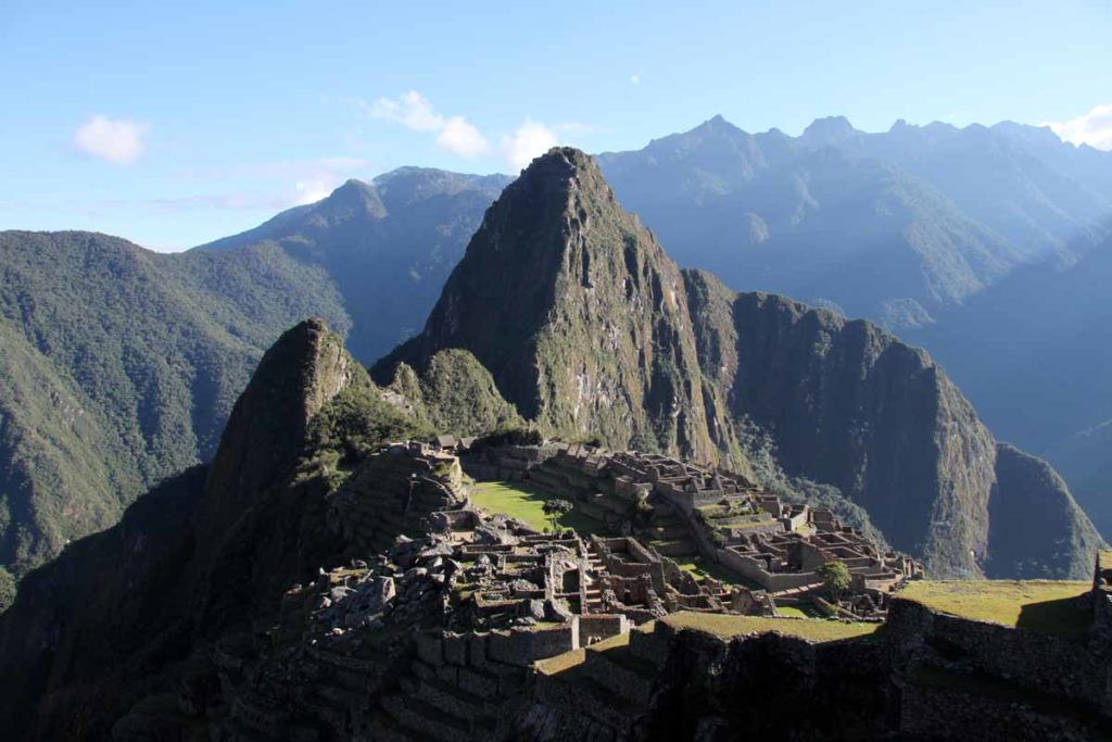 Peru-Machu-Picchu-sunrise-view-of-ruins