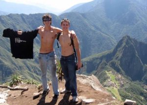 Machu-Picchu-Mountain-view-from-top-hikers
