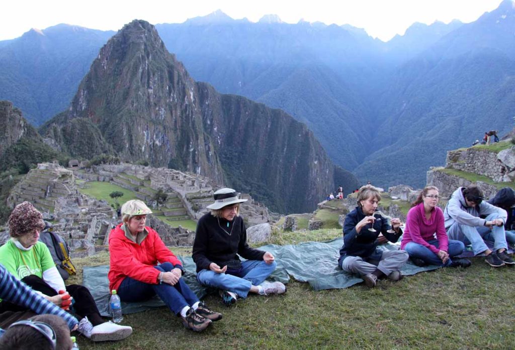 Machu-Picchu-sunrise-meditation