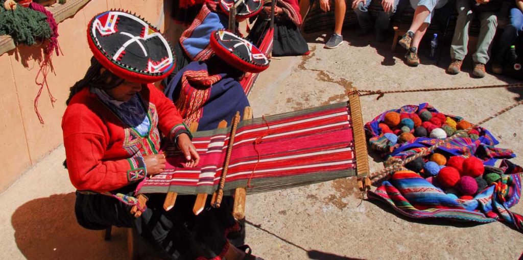 Chinchero-Peru-weaving-demo-backstrap-loom