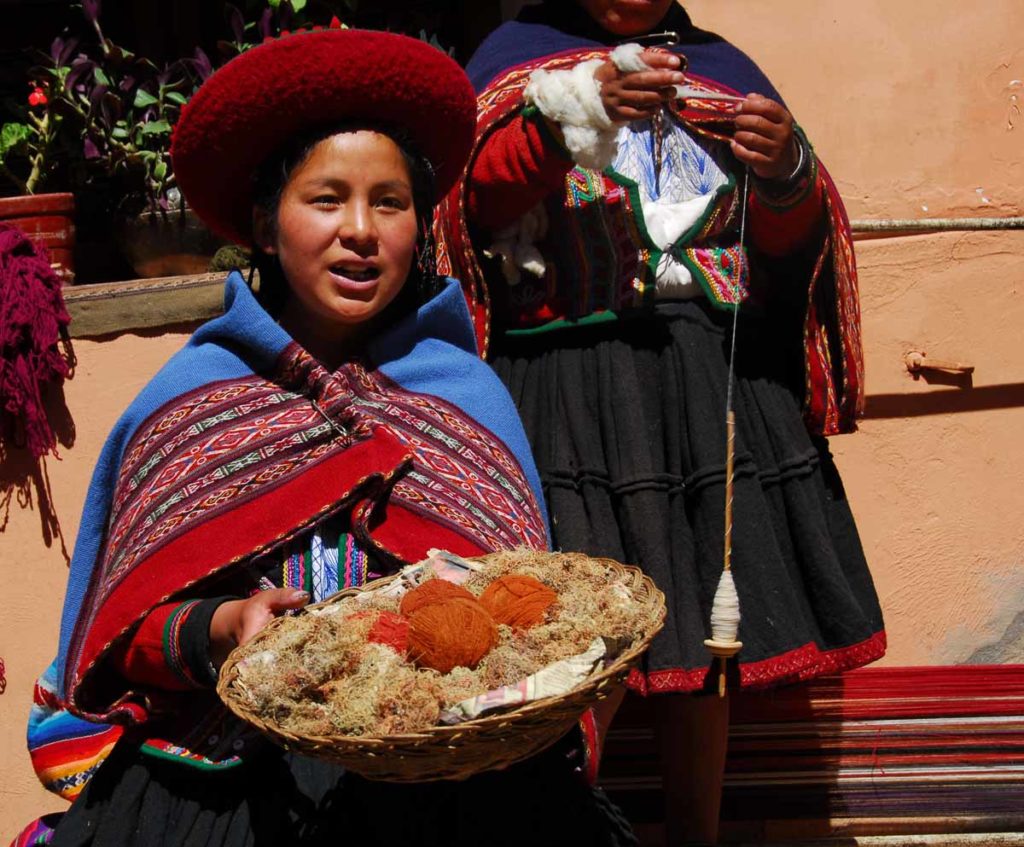 Chinchero-Peru-weaving-demo-wool