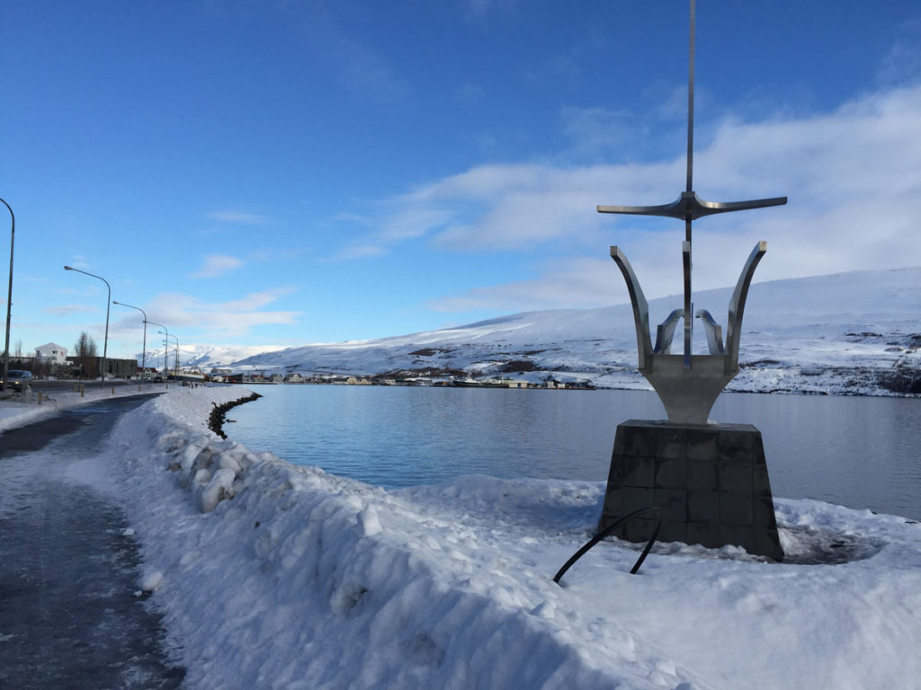 Iceland-Akureyri-fjord-statue