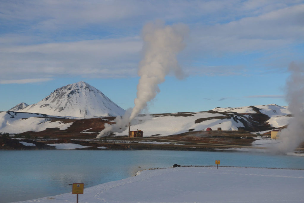 Iceland-lake-myvatn-geothermal-power-station