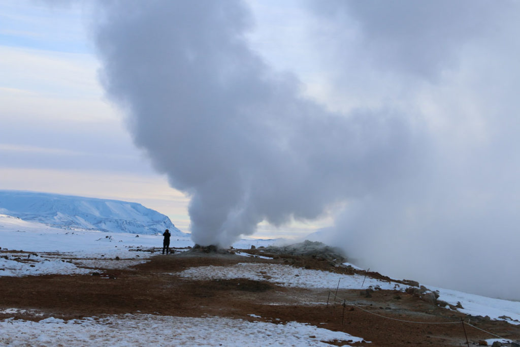 Iceland-lake-myvatn-hverir-steam-vent