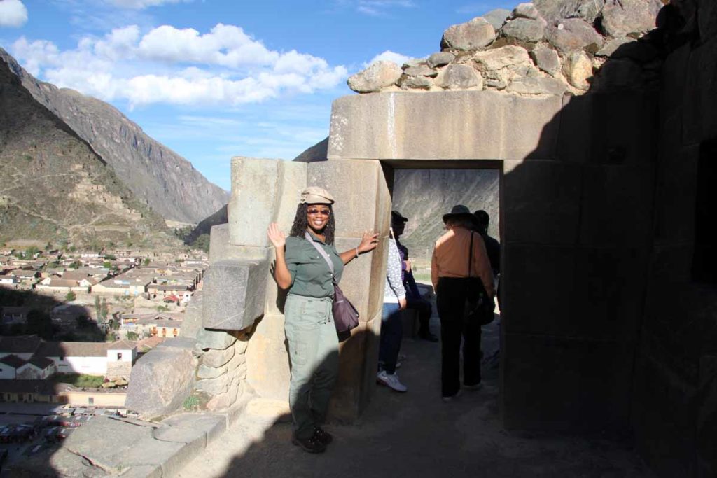 Ollantaytambo-Peru-doorway-in-ruins