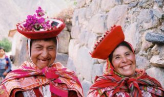 Ollantaytambo-Peru-local-women-in-traditional-clothing