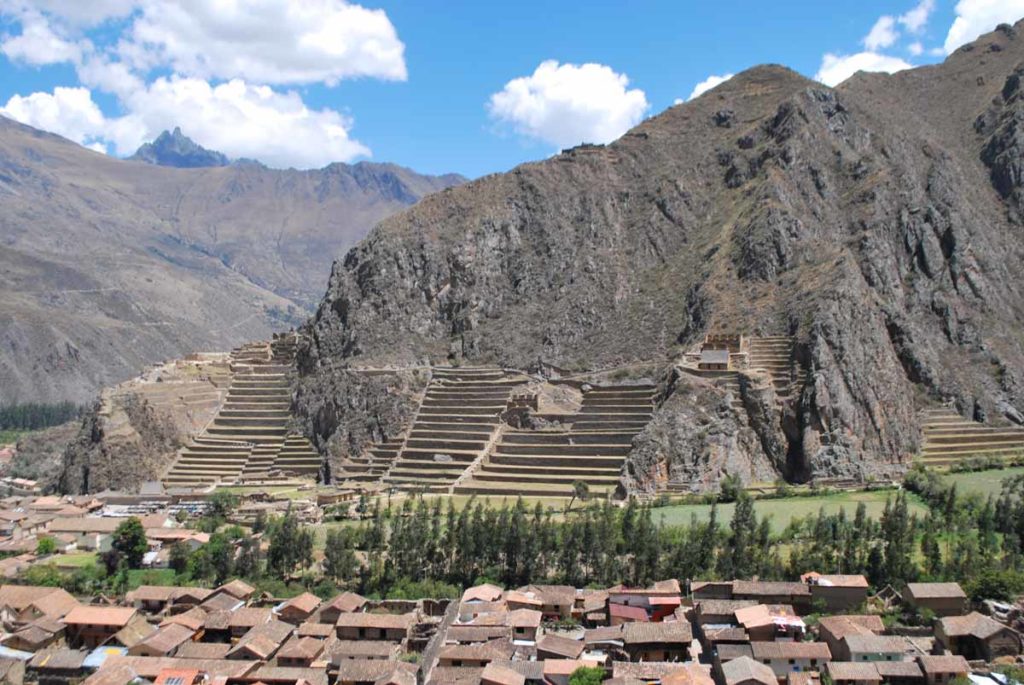 Ollantaytambo-Peru-view-of-town-and-ruins