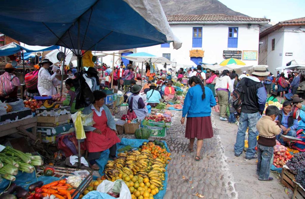 Pisac-Peru-Sunday-market-produce