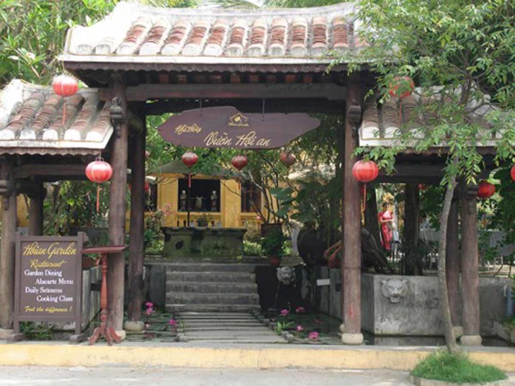Vietnam-Hoi-An-Garden-restaurant