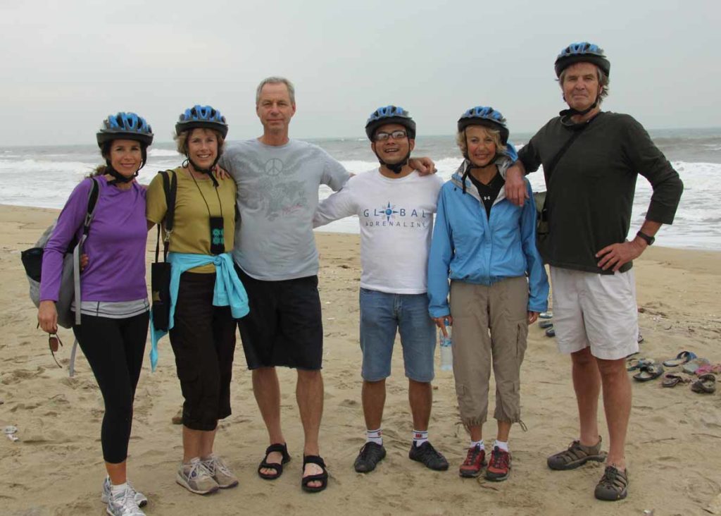 Vietnam-Hoi-An-biking-group-photo-beach