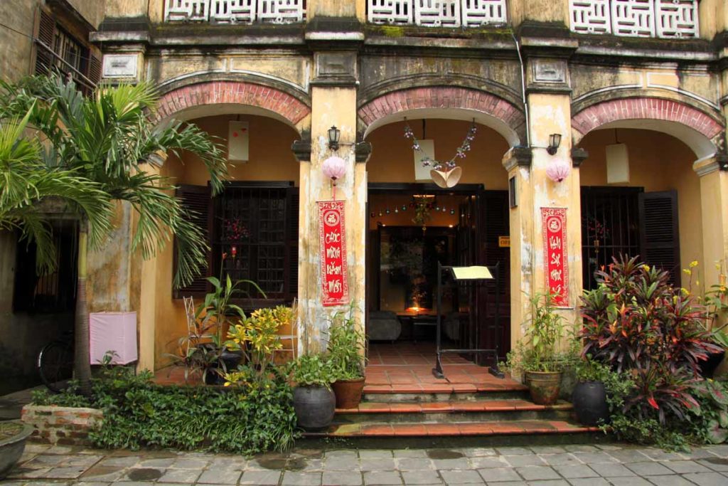 Vietnam-Hoi-An-restaurant-exterior
