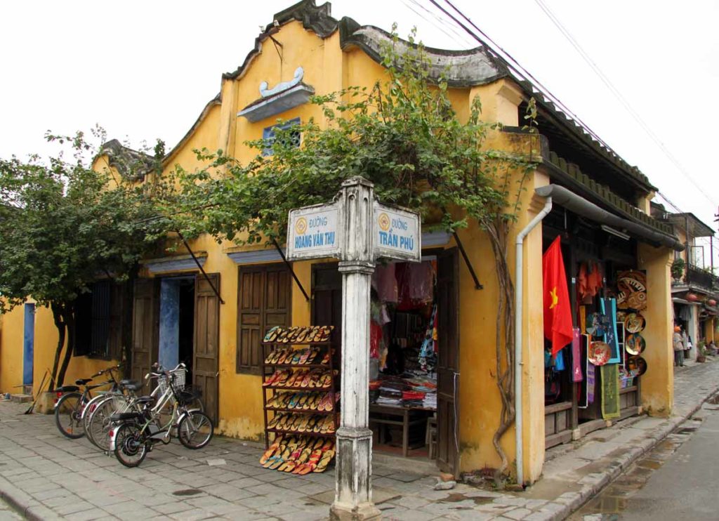 Vietnam-Hoi-An-shop-selling-shoes