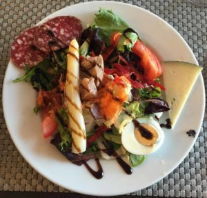 spain-camino-pilgrim-meal-mixed-salad