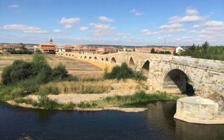 spain-camino-old-stone-bridge-Hospital-de-orbigo