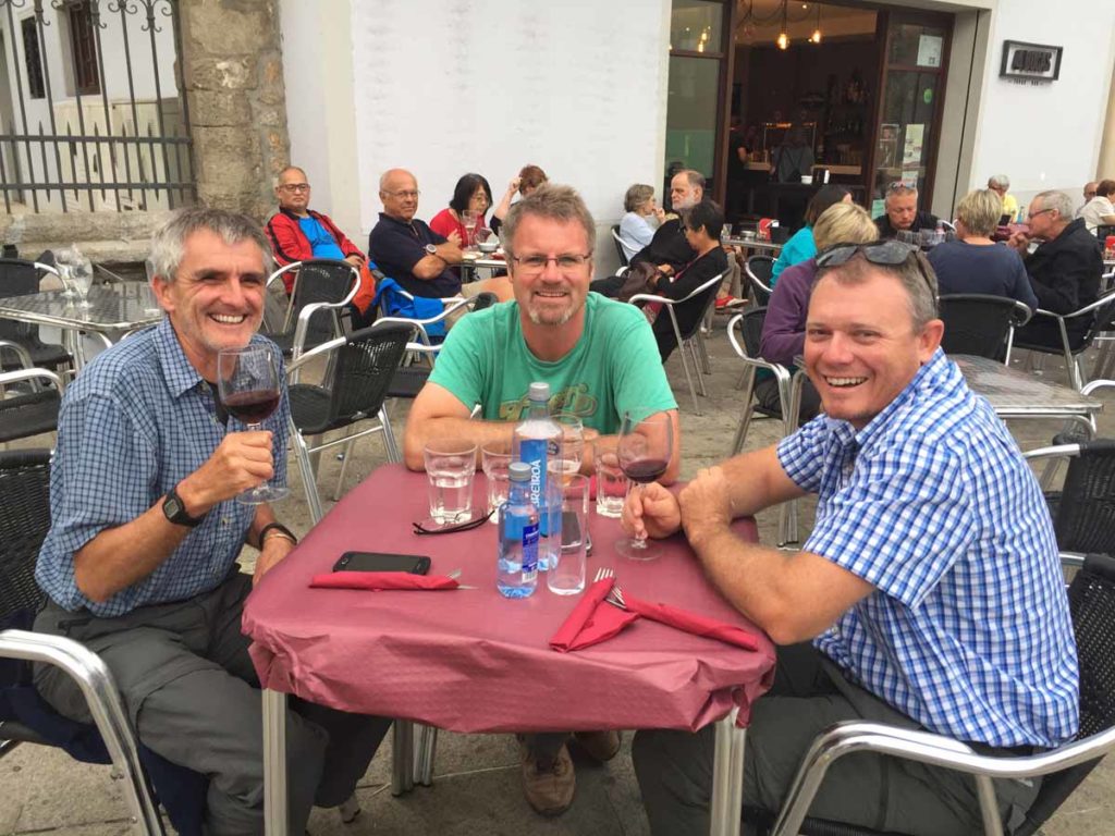 spain-camino-pilgrim-friends-outdoor-cafe