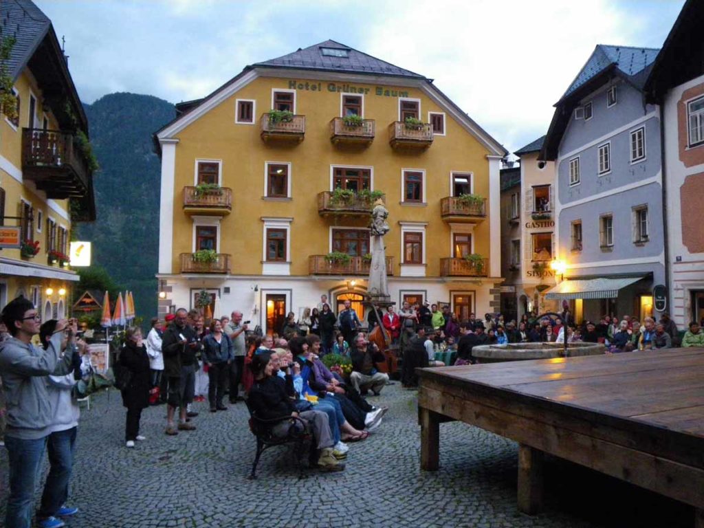 austria-halaustria-hallstatt-dance-performance-Market-Square-audience