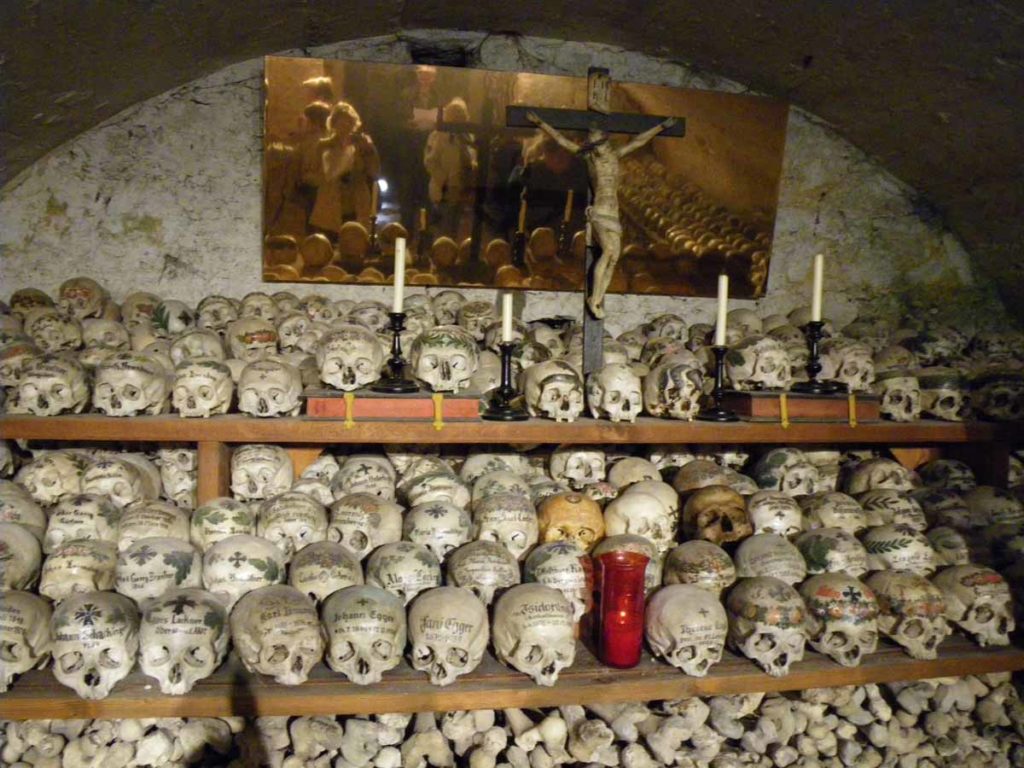 austria-hallstatt-bone-chapel-skulls