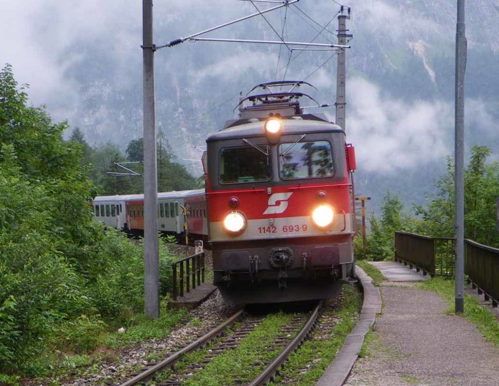 austria-hallstatt-train-approaching-train-station