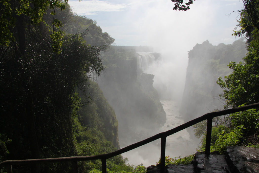 zimzimbabwe-victoria-falls-view-down-gorge
