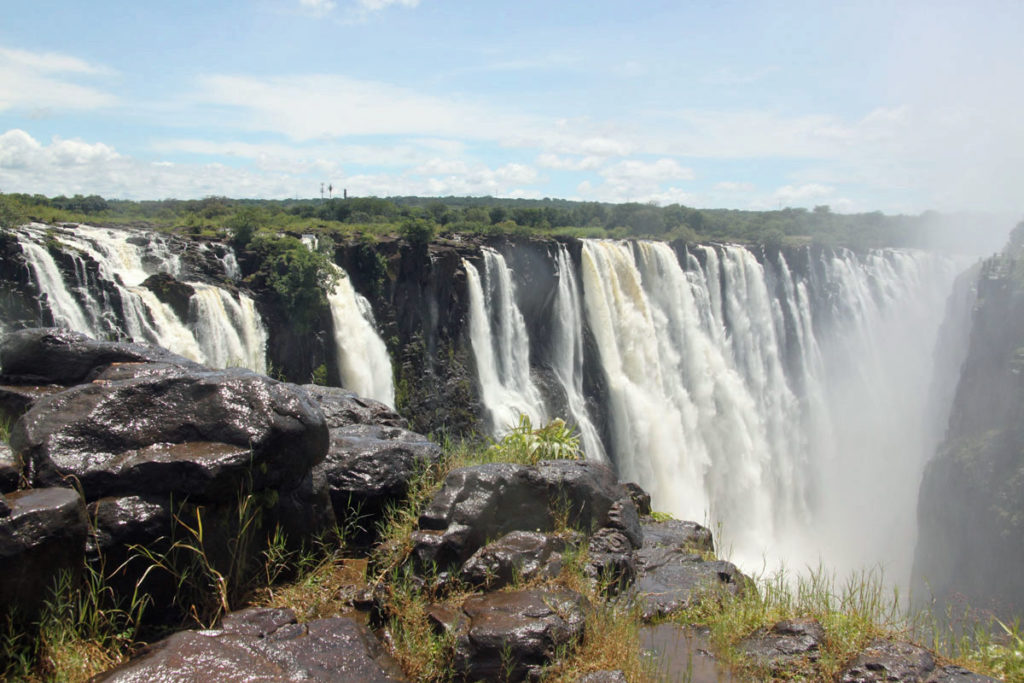 zimbabwe-victoria-falls-view-from-walk