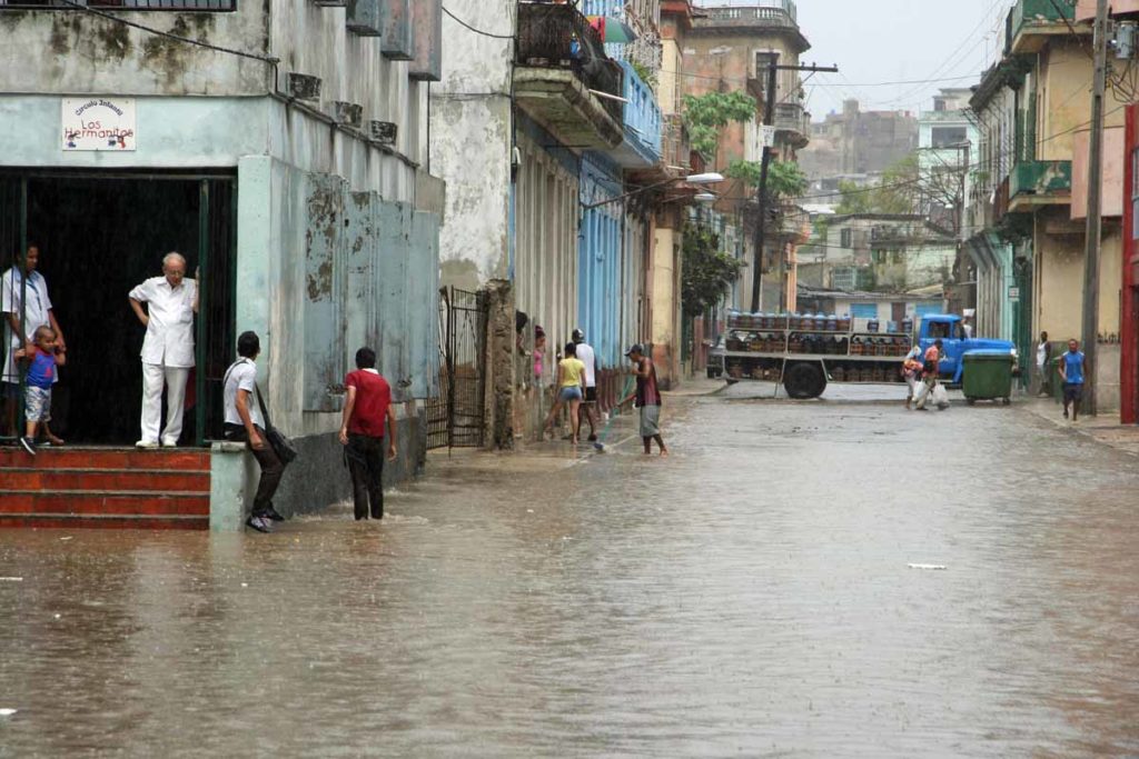 Havana-Cuba-rainstorm-flooded-street