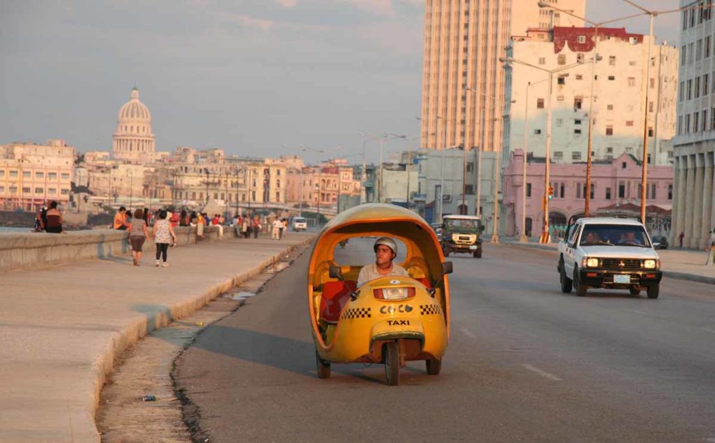 Cuba-Havana-malecon-coco-taxi