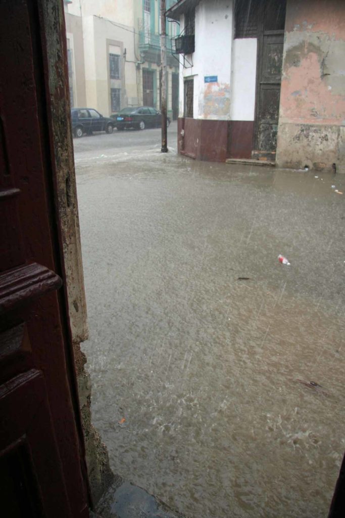 Havana-Cuba-rainstorm-flooded-streets