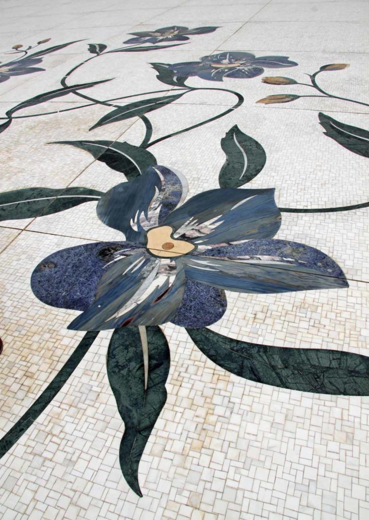 UAE-abu-dhabi-sheik-zayed-grand-mosque-courtyard-flower-mosaic