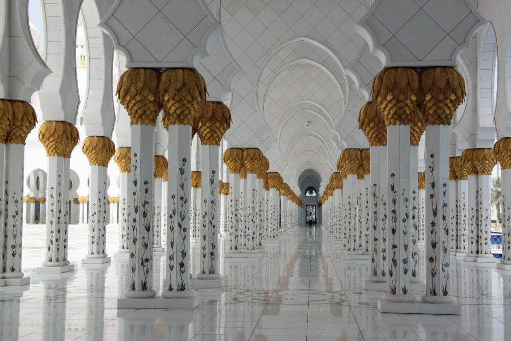 UAE-abu-dhabi-sheik-zayed-grand-mosque-colonnade-of-columns