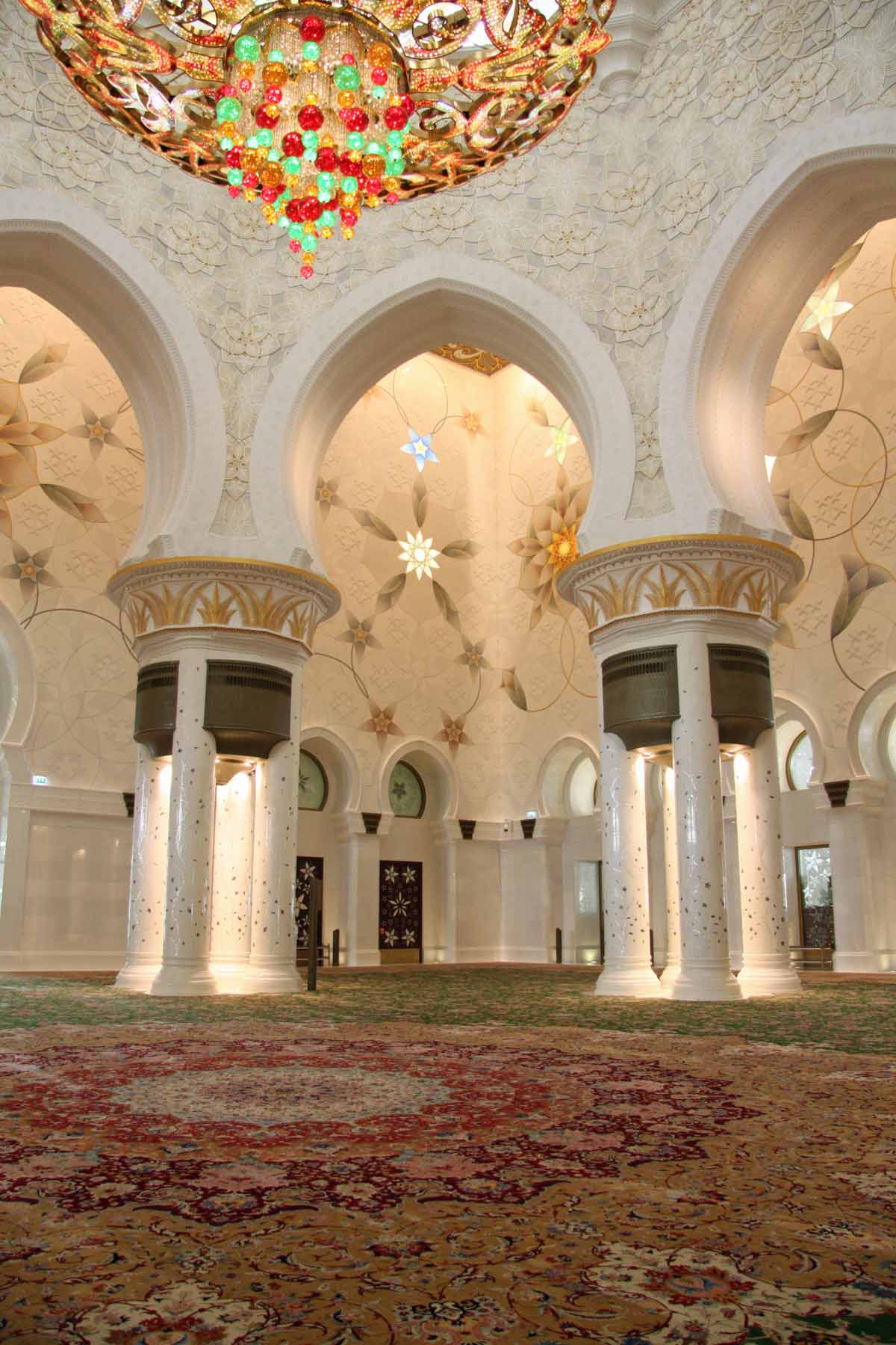 Abu Dhabi S Sheikh Zayed Grand Mosque 10 Great Reasons To