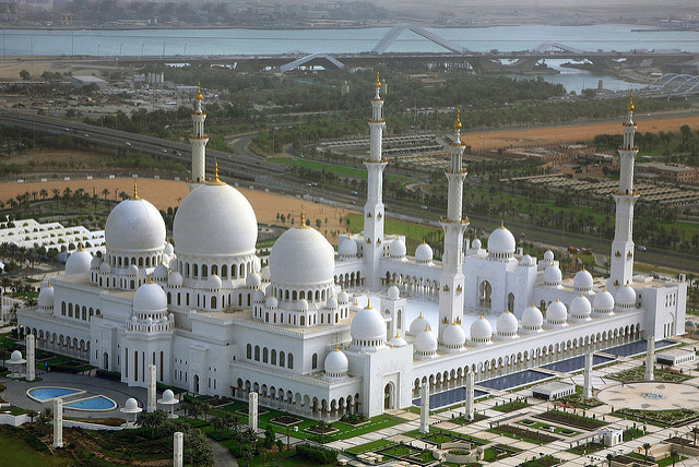 UAE-abu-dhabi-sheik-zayed-grand-mosque-aerial-view-whole-complex