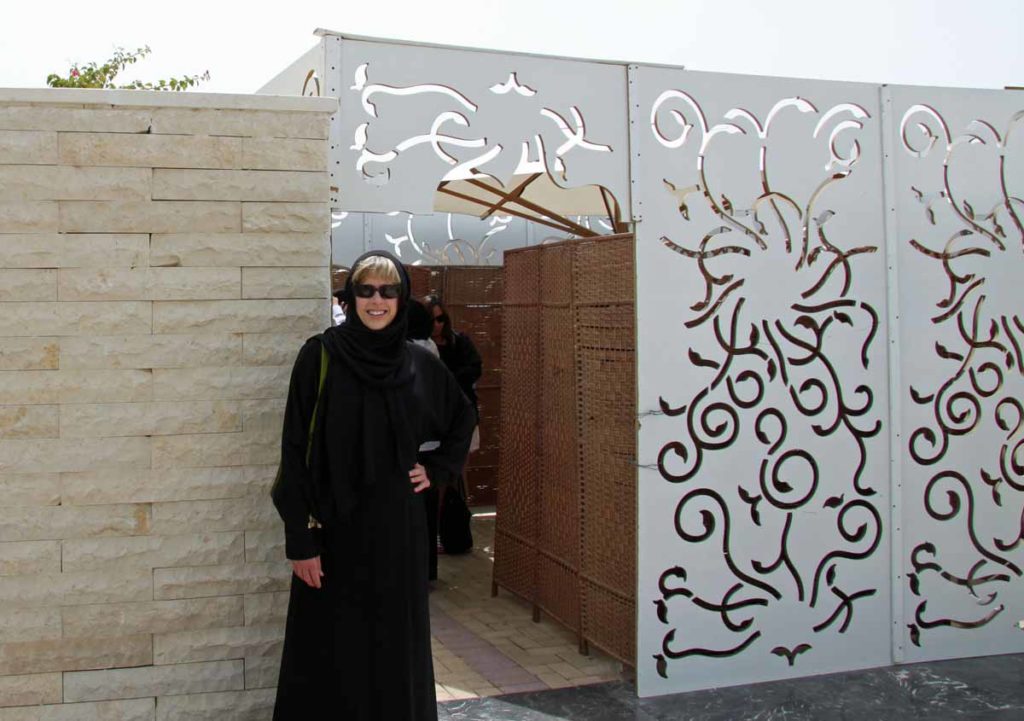 abu-dhabi-sheik-zayed-grand-mosque-me-in-black-abaya-scarf