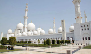 UAE-abu-dhabi-sheik-zayed-grand-mosque-exterior-view