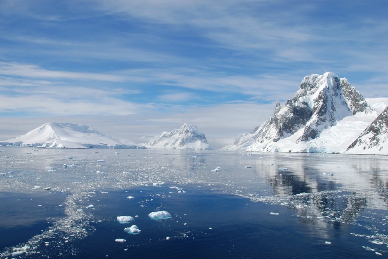 Antarctica-landscape-water-mountains