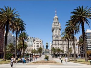 Montevideo-Uruguay-plaza