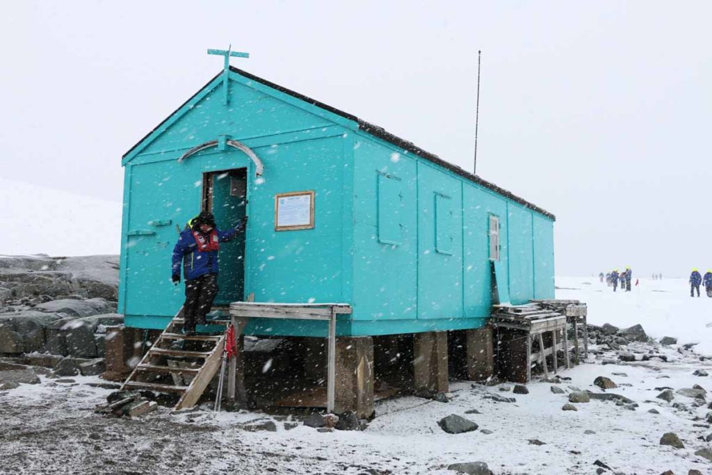 antarctica-damoy-british-refuge-hut