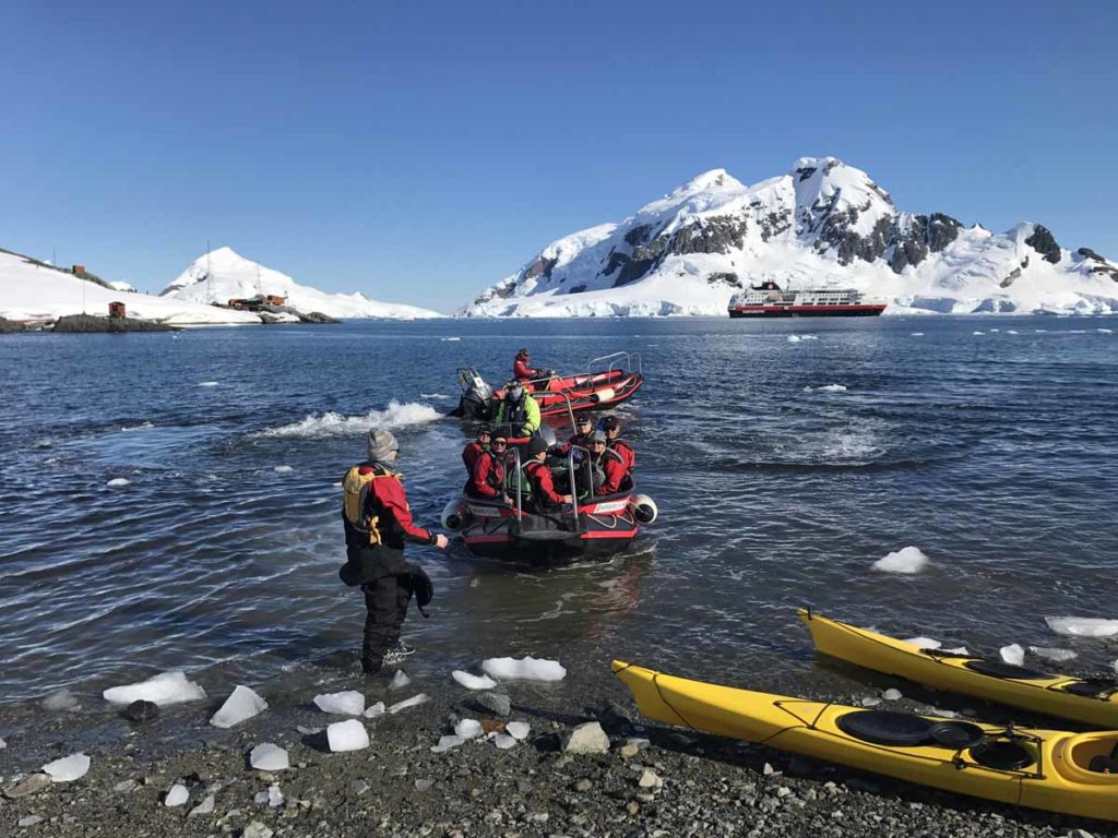 paradise-harbor-antarctica-kayaking