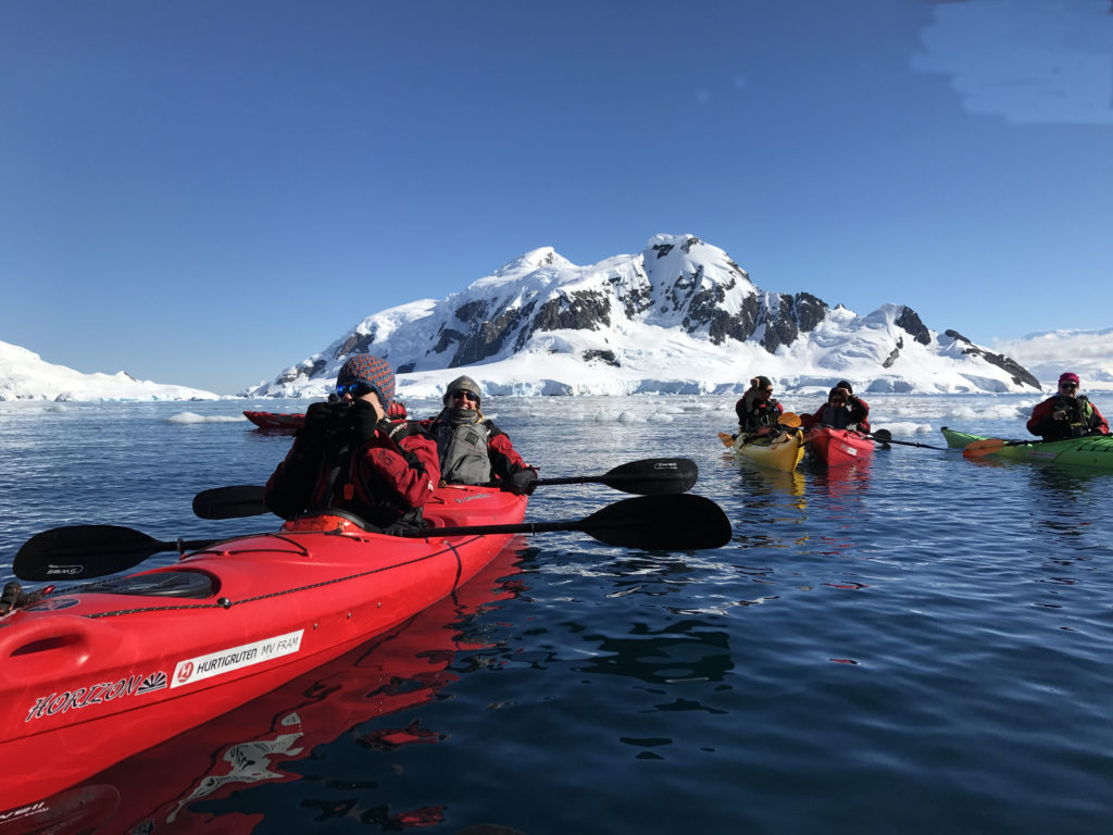 paradise-harbor-antarctica-kayaking